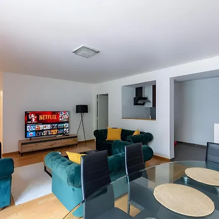 Spacious Apartment - Eiffel Tower
