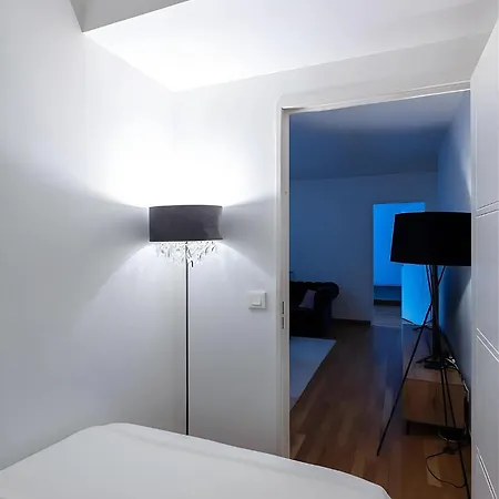Eiffel Tower - Spacious 4Br - Sleeps 8