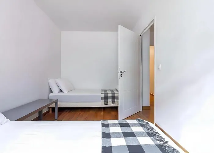 Spacious 4br For 8 - Steps From Trocadero Appartement