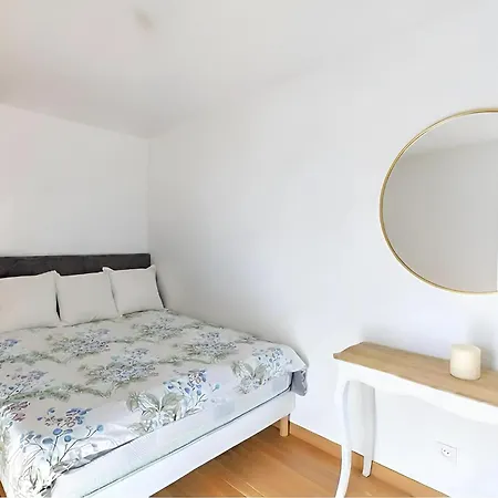 Eiffel Tower - Spacious 4br - Sleeps 8 Apartman