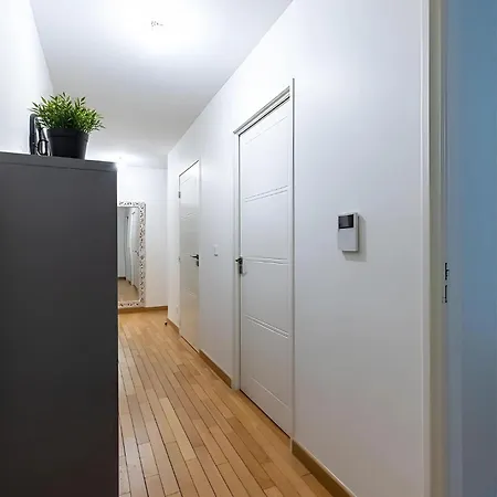 Eiffel Tower - Spacious 4br - Sleeps 8 *