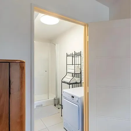 Apartman Eiffel Tower - Spacious 4br - Sleeps 8 *
