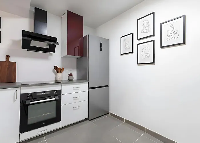 Spacious 4br For 8 - Steps From Trocadero * 巴黎