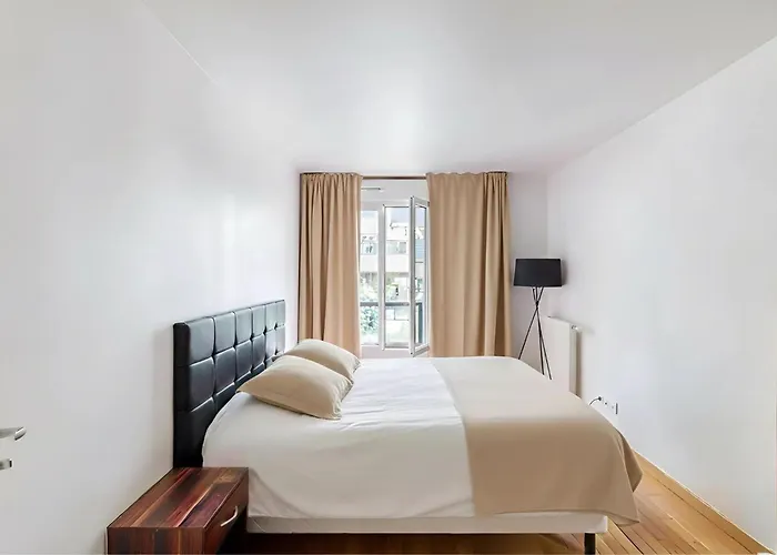 Spacious 4br For 8 - Steps From Trocadero 巴黎