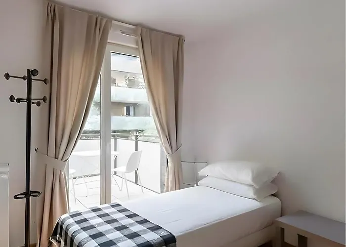 Spacious 4br For 8 - Steps From Trocadero