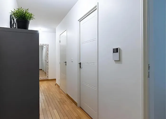 Spacious 4br For 8 - Steps From Trocadero *
