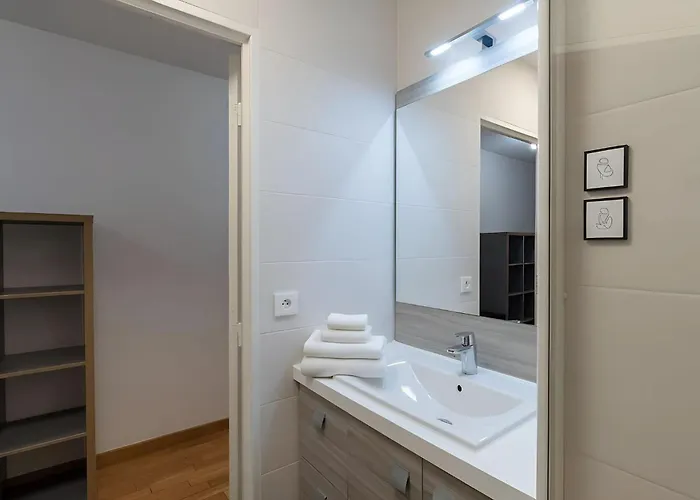 Spacious 4br For 8 - Steps From Trocadero *